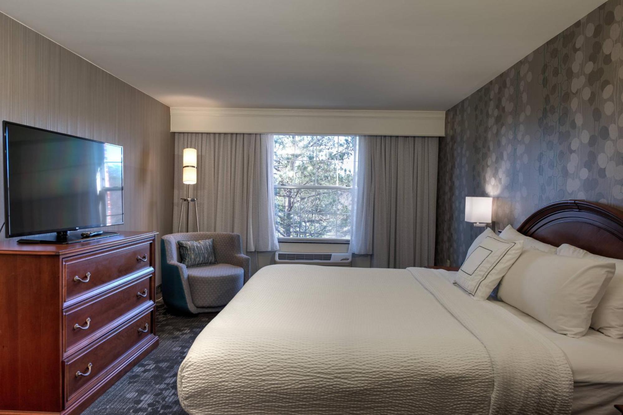 Courtyard Chapel Hill Hotel Екстериор снимка