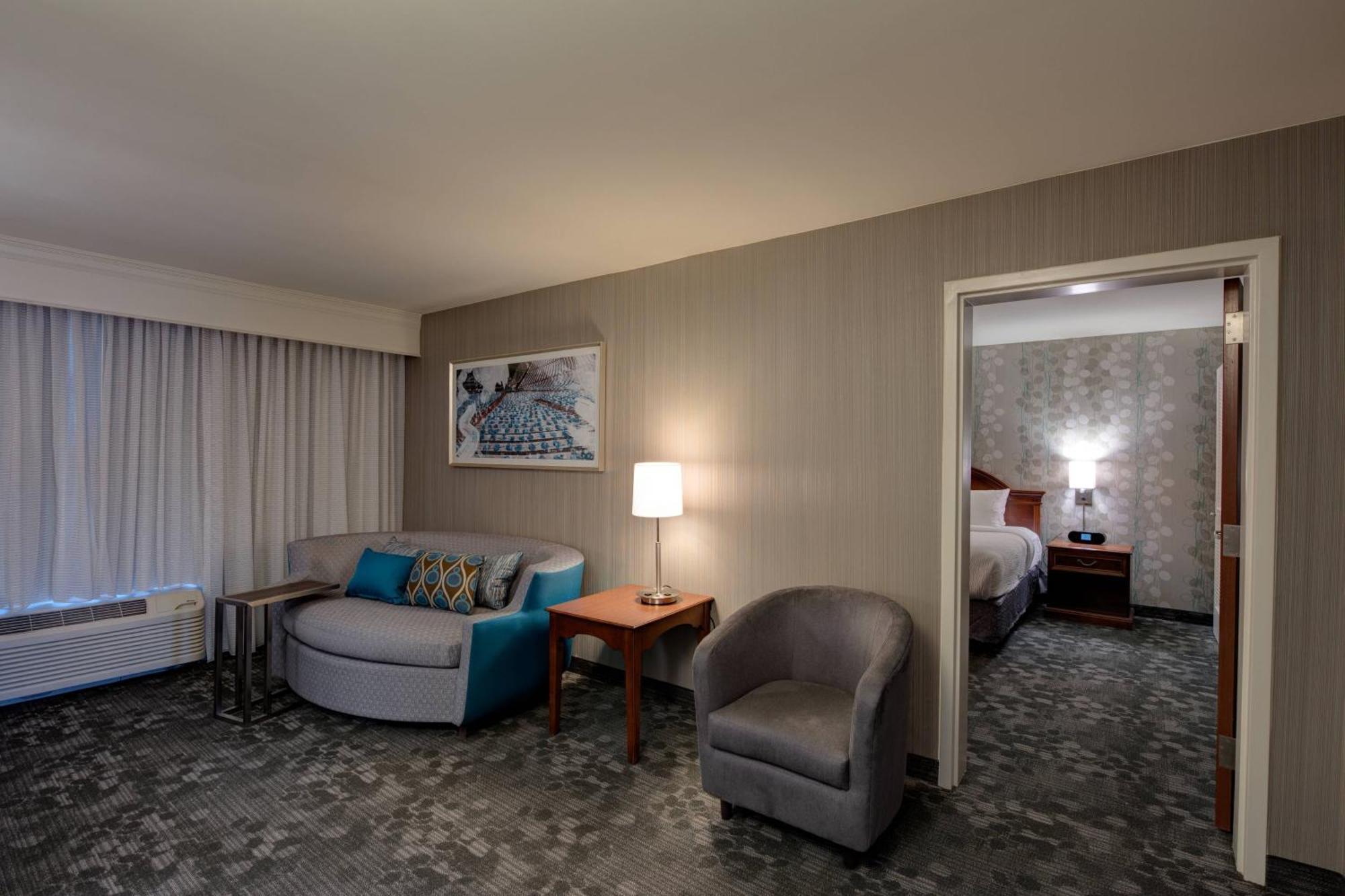 Courtyard Chapel Hill Hotel Екстериор снимка