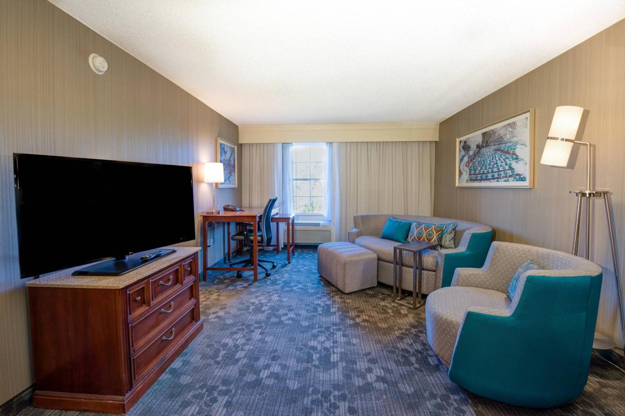 Courtyard Chapel Hill Hotel Екстериор снимка