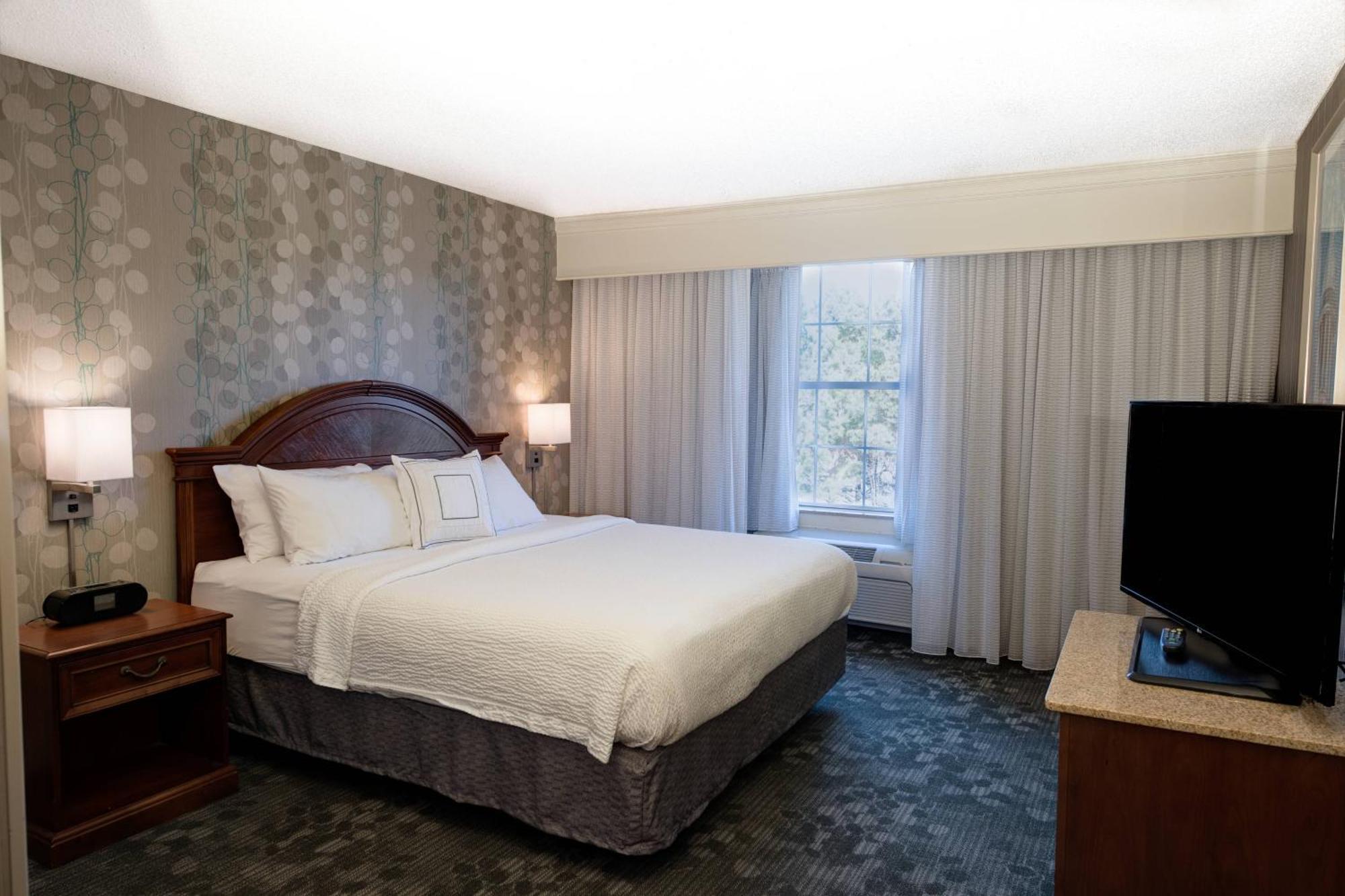 Courtyard Chapel Hill Hotel Екстериор снимка
