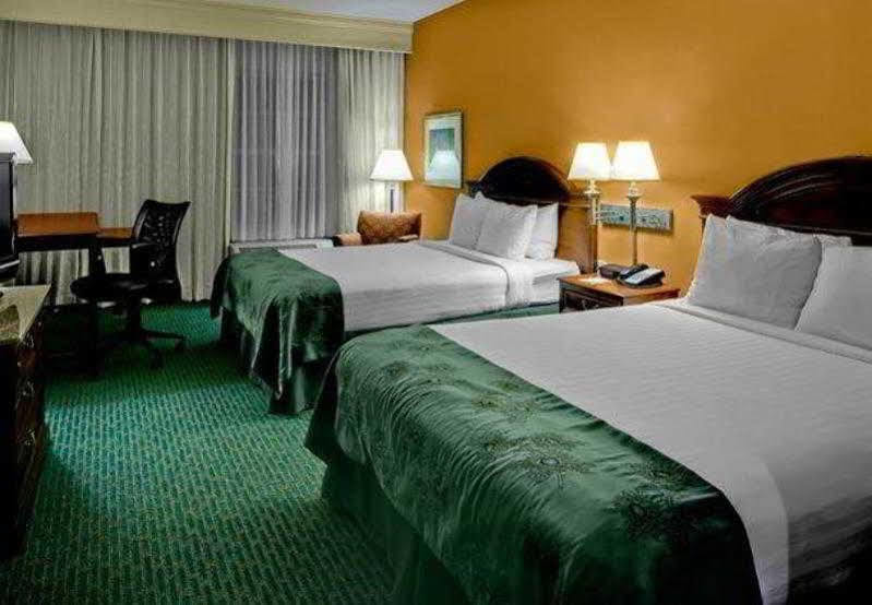 Courtyard Chapel Hill Hotel Екстериор снимка